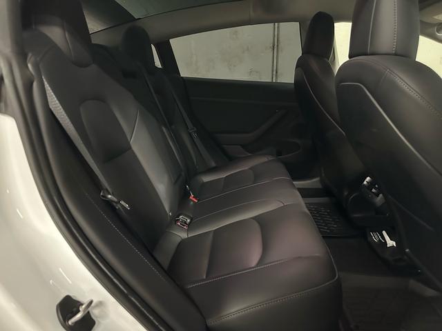 モデル３ ロングレンジ　ＡＷＤ　４ＷＤ・オートパイロット搭載・オールブラックプレミアムインテリア・カーバンパーツ多・カーボンリアスポ・１９インチＡＷ・コールドウェザー機能・スーパーチャージャーネットワークアクセス・チャデモアダプター（45枚目）