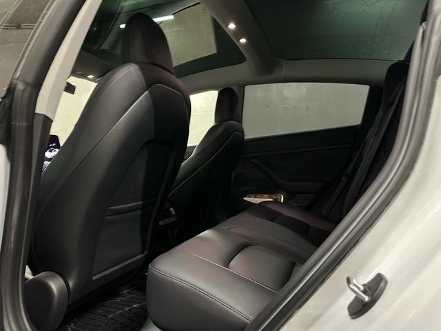 モデル３ ロングレンジ　ＡＷＤ　４ＷＤ・オートパイロット搭載・オールブラックプレミアムインテリア・カーバンパーツ多・カーボンリアスポ・１９インチＡＷ・コールドウェザー機能・スーパーチャージャーネットワークアクセス・チャデモアダプター（46枚目）