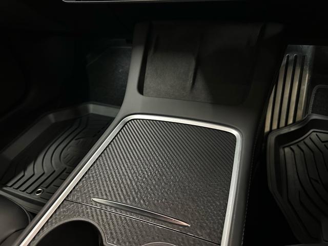 モデル３ ロングレンジ　ＡＷＤ　４ＷＤ・オートパイロット搭載・オールブラックプレミアムインテリア・カーバンパーツ多・カーボンリアスポ・１９インチＡＷ・コールドウェザー機能・スーパーチャージャーネットワークアクセス・チャデモアダプター（52枚目）