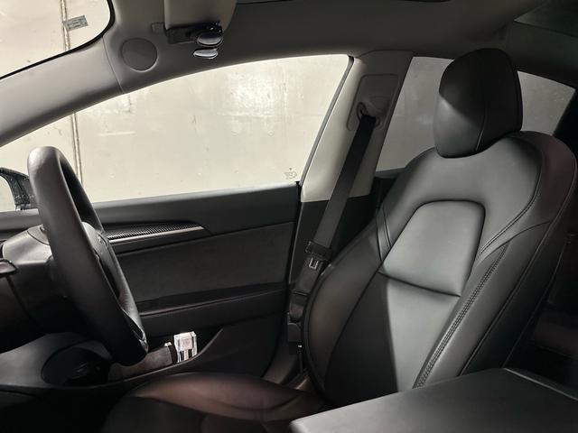 モデル３ ロングレンジ　ＡＷＤ　４ＷＤ・オートパイロット搭載・オールブラックプレミアムインテリア・カーバンパーツ多・カーボンリアスポ・１９インチＡＷ・コールドウェザー機能・スーパーチャージャーネットワークアクセス・チャデモアダプター（59枚目）