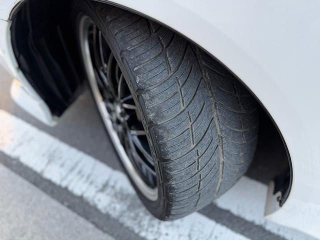 クラウン アスリート　６０ｔｈスペシャルエディション　ＴＥＩＮフルタップ車高調・社外１９インチＡＷ・純正エアロ・ＯＰグリル・モケットＰＷシート・フルスマートキー・Ｐスタ・Ｖ６・社外タワーバー・外装＆内装美・各機関良・ＥＴＣ・純正ＨＤＤナビ・バックカメラ（11枚目）