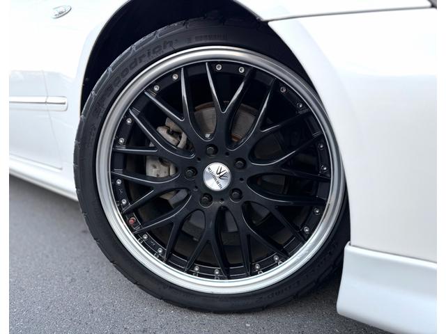 クラウン アスリート　６０ｔｈスペシャルエディション　ＴＥＩＮフルタップ車高調・社外１９インチＡＷ・純正エアロ・ＯＰグリル・モケットＰＷシート・フルスマートキー・Ｐスタ・Ｖ６・社外タワーバー・外装＆内装美・各機関良・ＥＴＣ・純正ＨＤＤナビ・バックカメラ（20枚目）