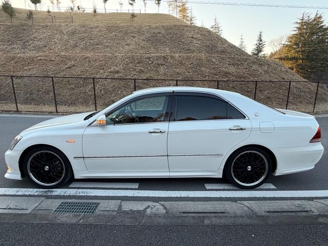 クラウン アスリート　６０ｔｈスペシャルエディション　ＴＥＩＮフルタップ車高調・社外１９インチＡＷ・純正エアロ・ＯＰグリル・モケットＰＷシート・フルスマートキー・Ｐスタ・Ｖ６・社外タワーバー・外装＆内装美・各機関良・ＥＴＣ・純正ＨＤＤナビ・バックカメラ（30枚目）