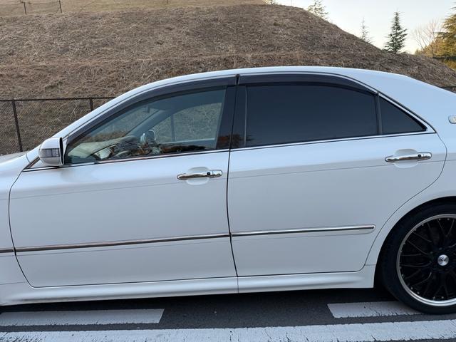 クラウン アスリート　６０ｔｈスペシャルエディション　ＴＥＩＮフルタップ車高調・社外１９インチＡＷ・純正エアロ・ＯＰグリル・モケットＰＷシート・フルスマートキー・Ｐスタ・Ｖ６・社外タワーバー・外装＆内装美・各機関良・ＥＴＣ・純正ＨＤＤナビ・バックカメラ（32枚目）