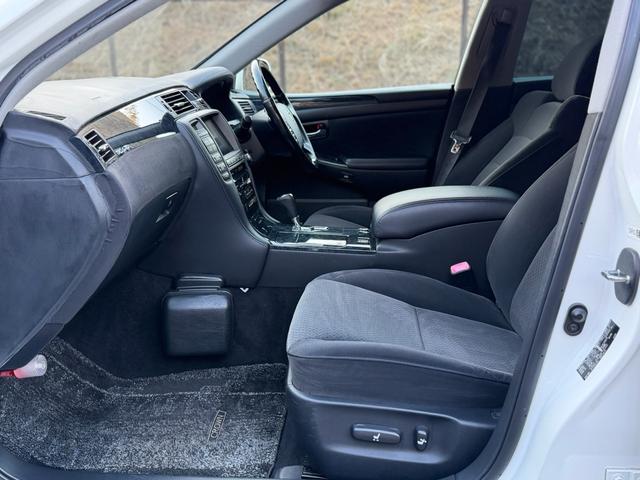 クラウン アスリート　６０ｔｈスペシャルエディション　ＴＥＩＮフルタップ車高調・社外１９インチＡＷ・純正エアロ・ＯＰグリル・モケットＰＷシート・フルスマートキー・Ｐスタ・Ｖ６・社外タワーバー・外装＆内装美・各機関良・ＥＴＣ・純正ＨＤＤナビ・バックカメラ（48枚目）