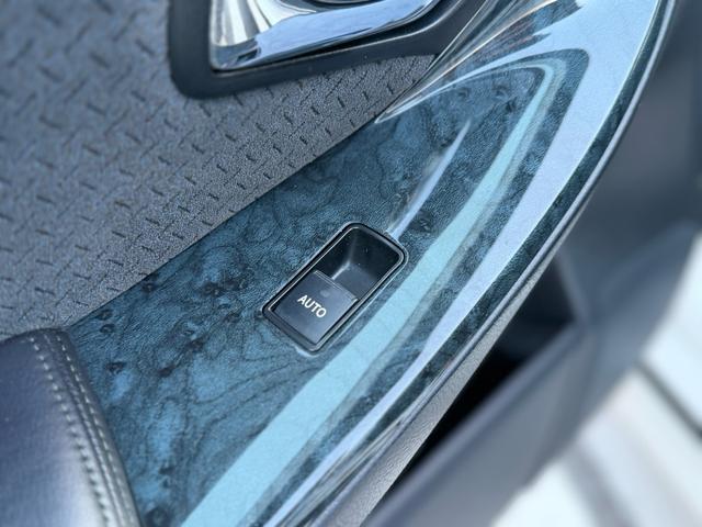 クラウン アスリート　６０ｔｈスペシャルエディション　ＴＥＩＮフルタップ車高調・社外１９インチＡＷ・純正エアロ・ＯＰグリル・モケットＰＷシート・フルスマートキー・Ｐスタ・Ｖ６・社外タワーバー・外装＆内装美・各機関良・ＥＴＣ・純正ＨＤＤナビ・バックカメラ（51枚目）