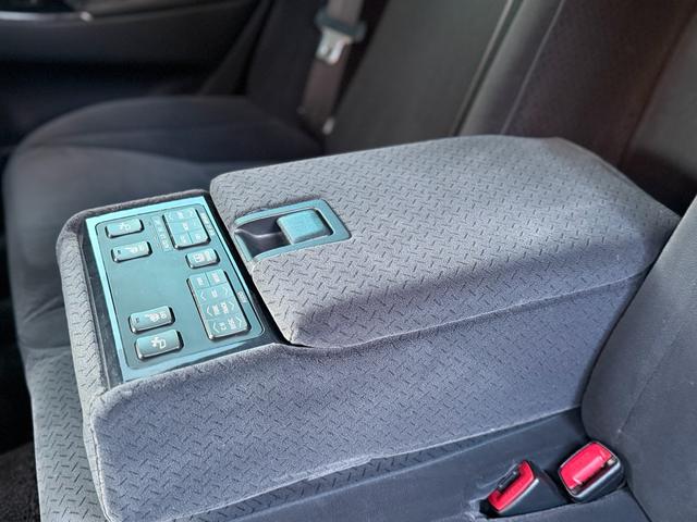 クラウン アスリート　６０ｔｈスペシャルエディション　ＴＥＩＮフルタップ車高調・社外１９インチＡＷ・純正エアロ・ＯＰグリル・モケットＰＷシート・フルスマートキー・Ｐスタ・Ｖ６・社外タワーバー・外装＆内装美・各機関良・ＥＴＣ・純正ＨＤＤナビ・バックカメラ（60枚目）