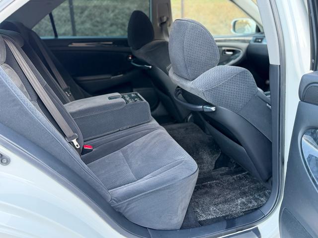 クラウン アスリート　６０ｔｈスペシャルエディション　ＴＥＩＮフルタップ車高調・社外１９インチＡＷ・純正エアロ・ＯＰグリル・モケットＰＷシート・フルスマートキー・Ｐスタ・Ｖ６・社外タワーバー・外装＆内装美・各機関良・ＥＴＣ・純正ＨＤＤナビ・バックカメラ（61枚目）