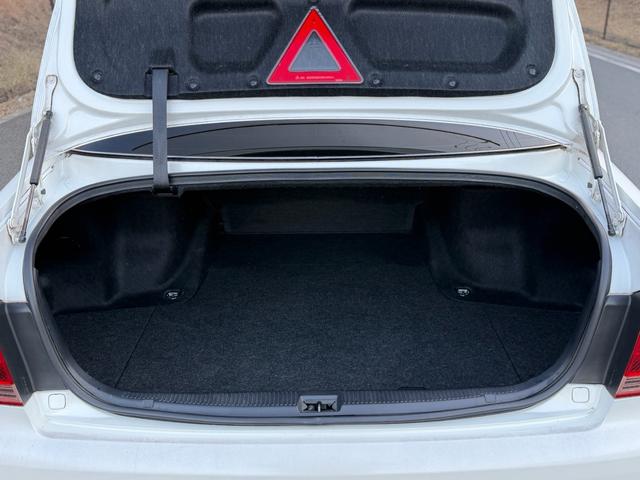 クラウン アスリート　６０ｔｈスペシャルエディション　ＴＥＩＮフルタップ車高調・社外１９インチＡＷ・純正エアロ・ＯＰグリル・モケットＰＷシート・フルスマートキー・Ｐスタ・Ｖ６・社外タワーバー・外装＆内装美・各機関良・ＥＴＣ・純正ＨＤＤナビ・バックカメラ（64枚目）