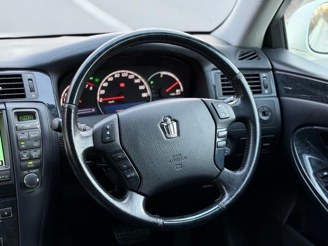 クラウン アスリート　６０ｔｈスペシャルエディション　ＴＥＩＮフルタップ車高調・社外１９インチＡＷ・純正エアロ・ＯＰグリル・モケットＰＷシート・フルスマートキー・Ｐスタ・Ｖ６・社外タワーバー・外装＆内装美・各機関良・ＥＴＣ・純正ＨＤＤナビ・バックカメラ（69枚目）