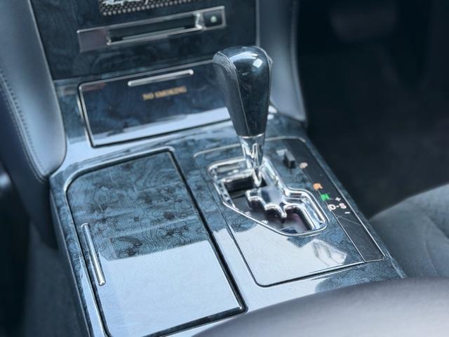 クラウン アスリート　６０ｔｈスペシャルエディション　ＴＥＩＮフルタップ車高調・社外１９インチＡＷ・純正エアロ・ＯＰグリル・モケットＰＷシート・フルスマートキー・Ｐスタ・Ｖ６・社外タワーバー・外装＆内装美・各機関良・ＥＴＣ・純正ＨＤＤナビ・バックカメラ（72枚目）