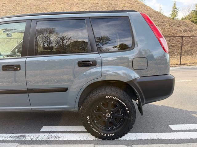 エクストレイル Ｓ　ＮｅｗｐａｉｎｔアーバングレーＩＩ・オリジナル日産グリル付・２インチリフトＵＰ・ヘッドライトブラックアウト・社外１６インチＡＷ・ＢＦ　Ｇｏｏｄｒｉｃｈタイヤ・社外ＳＤナビ・ＢＴ再生可・バックカメラ（22枚目）