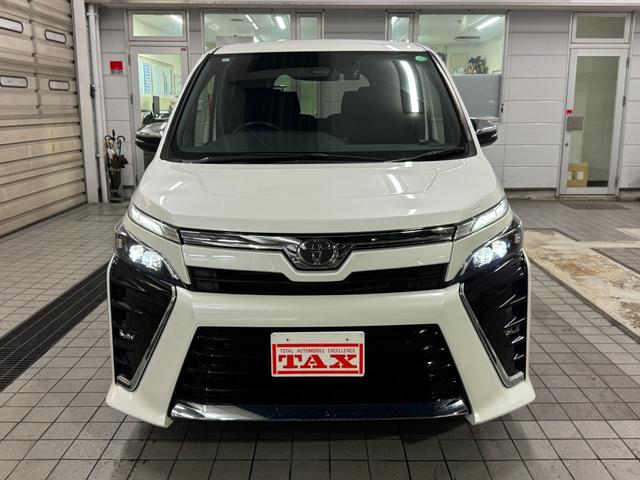 ヴォクシー ＺＳ　煌ＩＩＩ　純正１０インチ・ナビ・ＴＶ・バックカメラ・１２．１型後席モニター・ＴＶキット・コックスボディダンパー・両側パワースライドドア・トヨタセーフティーセンス・パーキングサポートブレーキ・クリアランスソナー（2枚目）