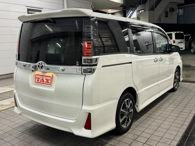 ヴォクシー ＺＳ　煌ＩＩＩ　純正１０インチ・ナビ・ＴＶ・バックカメラ・１２．１型後席モニター・ＴＶキット・コックスボディダンパー・両側パワースライドドア・トヨタセーフティーセンス・パーキングサポートブレーキ・クリアランスソナー（5枚目）