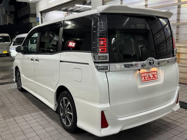 ヴォクシー ＺＳ　煌ＩＩＩ　純正１０インチ・ナビ・ＴＶ・バックカメラ・１２．１型後席モニター・ＴＶキット・コックスボディダンパー・両側パワースライドドア・トヨタセーフティーセンス・パーキングサポートブレーキ・クリアランスソナー（7枚目）