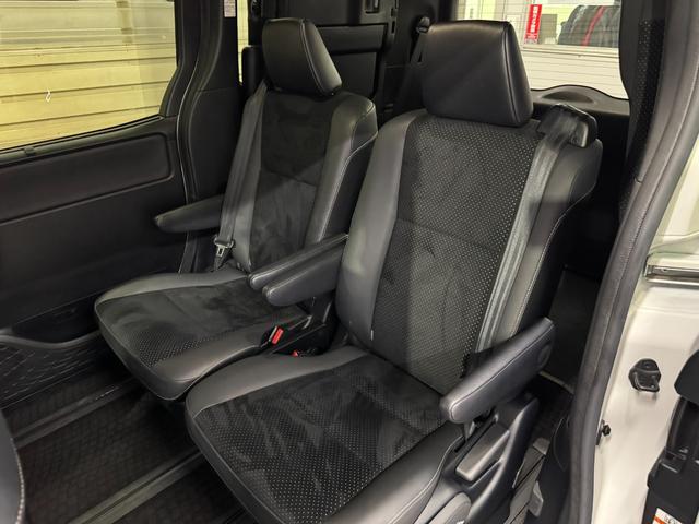 ヴォクシー ＺＳ　煌ＩＩＩ　純正１０インチ・ナビ・ＴＶ・バックカメラ・１２．１型後席モニター・ＴＶキット・コックスボディダンパー・両側パワースライドドア・トヨタセーフティーセンス・パーキングサポートブレーキ・クリアランスソナー（30枚目）