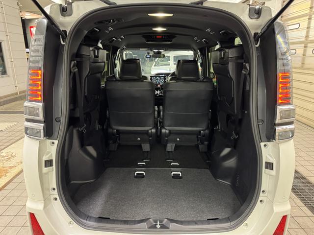 ヴォクシー ＺＳ　煌ＩＩＩ　純正１０インチ・ナビ・ＴＶ・バックカメラ・１２．１型後席モニター・ＴＶキット・コックスボディダンパー・両側パワースライドドア・トヨタセーフティーセンス・パーキングサポートブレーキ・クリアランスソナー（34枚目）
