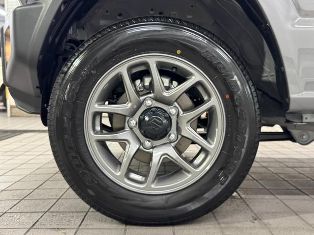 ジムニー ＸＣ　登録届出済未使用車・スズキセーフティサポート・車線逸脱警報・リヤパーキングセンサー・ＬＥＤヘッドライト・シートヒーター・フォグランプ・純正１６ｉｎアルミ・スマートキー（11枚目）