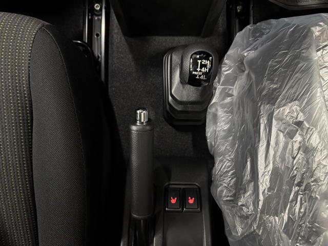 ジムニー ＸＣ　登録届出済未使用車・スズキセーフティサポート・車線逸脱警報・リヤパーキングセンサー・ＬＥＤヘッドライト・シートヒーター・フォグランプ・純正１６ｉｎアルミ・スマートキー（20枚目）