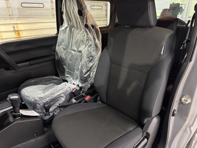 ジムニー ＸＣ　登録届出済未使用車・スズキセーフティサポート・車線逸脱警報・リヤパーキングセンサー・ＬＥＤヘッドライト・シートヒーター・フォグランプ・純正１６ｉｎアルミ・スマートキー（25枚目）