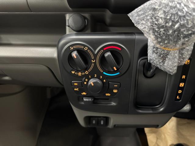 エブリイ ＰＡリミテッド　登録届出済未使用車・ハイルーフ・Ａ／Ｃ・Ｐ／Ｓ・Ｐ／Ｗ・リモコンキー・スズキセーフティサポート・車線逸脱警報・リヤパーキングセンサー・ハイビームアシスト（17枚目）