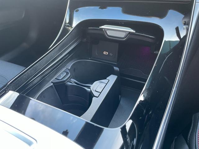 Ｃクラス Ｃ４３　４マチック　ＡＭＧ特別オーダーアルミホイール・ナイトパッケージ・パノラマサンルーフ・レーダーセーフティーＰＫＧ・３６０°カメラ・ＭＢＵＸ・アンビエントライト（57枚目）