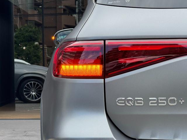 ＥＱＢ ＥＱＢ２５０＋　ＡＭＧラインパッケージ　デモカー　ＡＭＧライン　ＡＭＧレザーエクスクルージブパッケージ　コンフォートパッケージ　パノラマスライディングルーフ　本革　レーダセーフティパッケージ　シートヒーター　自動開閉トランクリッド（10枚目）