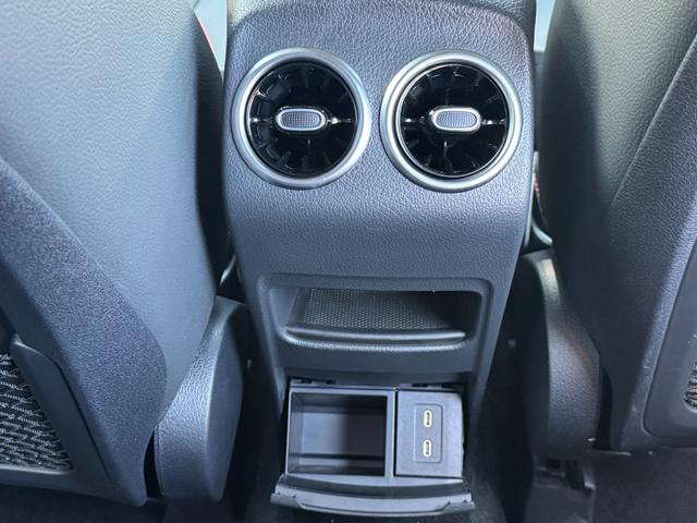 GLB GLB200d 4マチック AMGラインパッケージ AMGライン/ダイレクトステアリング/アダブティブダンピングシステム付サスペンション/アダブティブハイビームアシスト・プラス/マルチビームLEDヘッドライト/プライバシーガラス/スポーツブレーキ(18枚目)