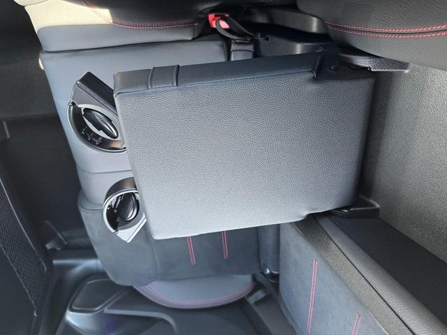 GLB GLB200d 4マチック AMGラインパッケージ AMGライン/ダイレクトステアリング/アダブティブダンピングシステム付サスペンション/アダブティブハイビームアシスト・プラス/マルチビームLEDヘッドライト/プライバシーガラス/スポーツブレーキ(19枚目)