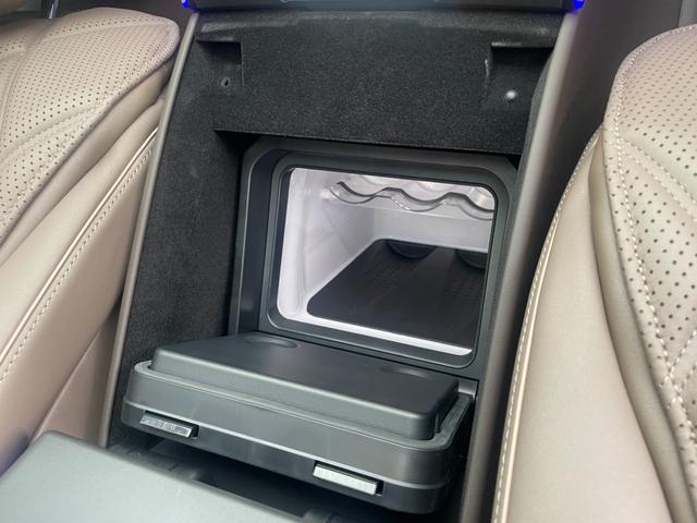 ＥＱＳ ＳＵＶ ＥＱＳ６８０　ＳＵＶ　ファーストクラスパッケージ　ファーストクラスパッケージ／左右独立シート／温冷機能付きカップホルダー／クーリングボックス／センターアームレストヒーター／ブラウンナッパレザー／シートヒーター＆クーラー／リアエンターテイメント（35枚目）