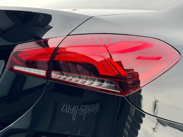 Ａクラスセダン Ａ１８０セダン　ＡＭＧラインパッケージ　弊社下取り車／ＡＭＧレザーエクスクルーシブパッケージ／パノラミックスライディングルーフ／ブラック×レッドツートンレザー／シートヒーター／メモリー付きパワーシート／３６０°カメラ／ＥＴＣ２．０／６４色ア（7枚目）