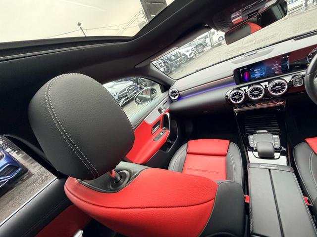 Ａクラスセダン Ａ１８０セダン　ＡＭＧラインパッケージ　弊社下取り車／ＡＭＧレザーエクスクルーシブパッケージ／パノラミックスライディングルーフ／ブラック×レッドツートンレザー／シートヒーター／メモリー付きパワーシート／３６０°カメラ／ＥＴＣ２．０／６４色ア（20枚目）