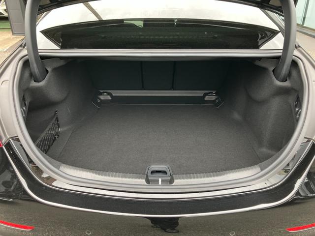 Cクラス C200アバンギャルド AMGラインパッケージ 弊社元デモカー/セーフティーパッケージ/AMGラインパッケージ/ヘッドアップディスプレイ/ハーフレザーシート/シートヒーター/スポーツサスペンション/大径ブレーキ/18インチAMGアルミ/レーダーセー(12枚目)