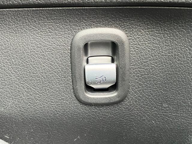 Cクラス C200アバンギャルド AMGラインパッケージ 弊社元デモカー/セーフティーパッケージ/AMGラインパッケージ/ヘッドアップディスプレイ/ハーフレザーシート/シートヒーター/スポーツサスペンション/大径ブレーキ/18インチAMGアルミ/レーダーセー(20枚目)