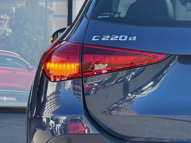 Cクラスオールテレイン C220d 4マチック オールテレイン レザーエクスクルーシブパッケージ 本革シート パノラミックスライディングルーフ メモリー付パワーシート シートヒーター ARナビゲーション アンビエントライト64色 MBUX シートベンチレーター(7枚目)