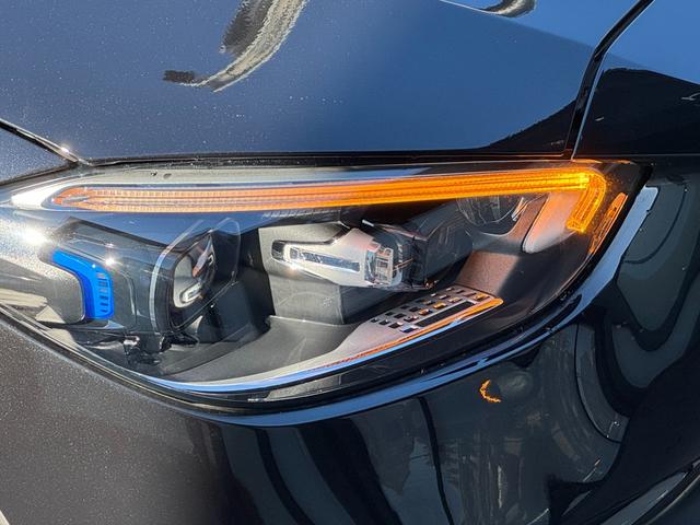 シートは疲れにくい構造となっており、スイッチ類の配置は人間工学に基づいて設計されています。ドライバーや同乗者が安全かつ快適に目的地までたどり着けるように、細かい部分にまで気が配られています。