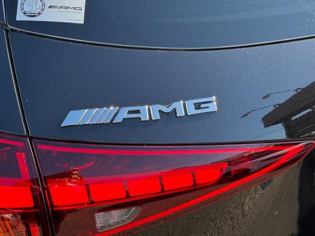 メルセデス・ベンツの定める厳しい基準をクリアしたお車のみをご案内させて頂きます。納車前整備はメーカー規定に基づき当店３Ｆの指定工場で入念に行なわれます。熟練のメカニックがお客様のお車を整備致します。