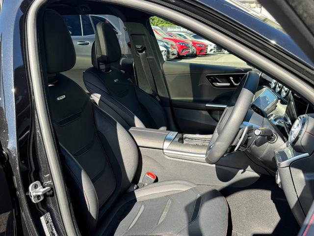 保証期間中は、メルセデス・ベンツツーリングサポートが無料付帯致します。２４時間でメーカー専任スタッフによるロードサービスの受け入れが可能でございます。メーカーと共同でお客様をサポート致します。