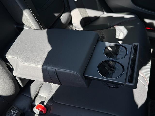 【アフターサービス】車検や点検でご入庫の際には、メルセデス・ベンツの代車を無料でご利用頂けます。買いかえのきっかけになる事も多く大変好評を頂いております。（台数に限りあり／要予約）