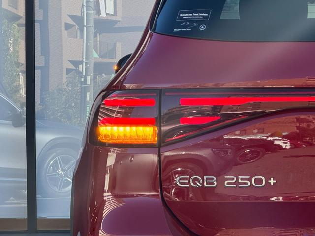 EQB EQB250+ AMGラインパッケージ 弊社デモカー/メモリー付きパワーシート/電動リアゲート/パノラミックスライディングルーフ/3列シート/アクティブパーキングアシスト/アクティブレーンキーピングアシスト/純正ドラレコ/ETC2.0/認定(8枚目)