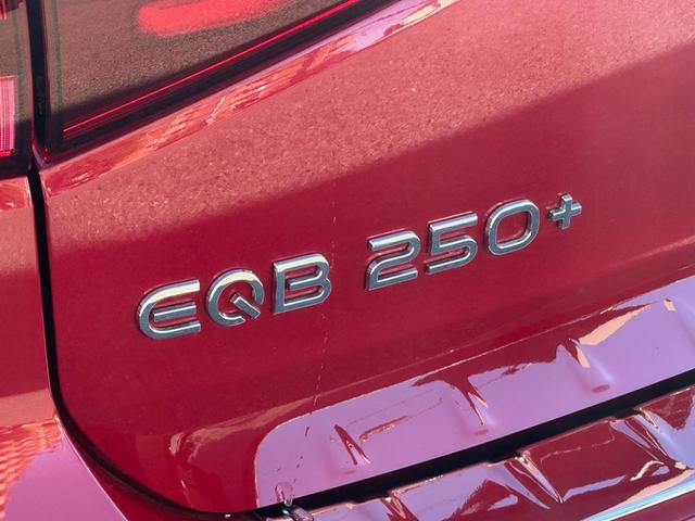 EQB EQB250+ AMGラインパッケージ 弊社デモカー/メモリー付きパワーシート/電動リアゲート/パノラミックスライディングルーフ/3列シート/アクティブパーキングアシスト/アクティブレーンキーピングアシスト/純正ドラレコ/ETC2.0/認定(9枚目)