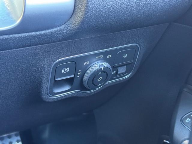 EQB EQB250+ AMGラインパッケージ 弊社デモカー/メモリー付きパワーシート/電動リアゲート/パノラミックスライディングルーフ/3列シート/アクティブパーキングアシスト/アクティブレーンキーピングアシスト/純正ドラレコ/ETC2.0/認定(24枚目)