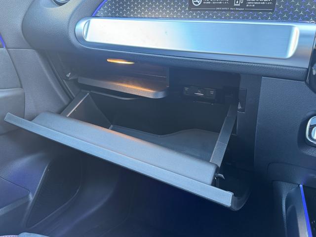 EQB EQB250+ AMGラインパッケージ 弊社デモカー/メモリー付きパワーシート/電動リアゲート/パノラミックスライディングルーフ/3列シート/アクティブパーキングアシスト/アクティブレーンキーピングアシスト/純正ドラレコ/ETC2.0/認定(37枚目)