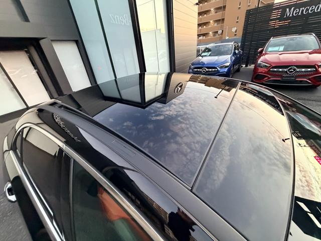 ◆シャシーはエンジンよりも速く◆「走る」「曲がる」「止まる」を追究したメルセデスの独自の設計哲学です。エンジンの性能をフルに発揮しても充分な余裕を残さねばなりません。安全な車造りの象徴です。