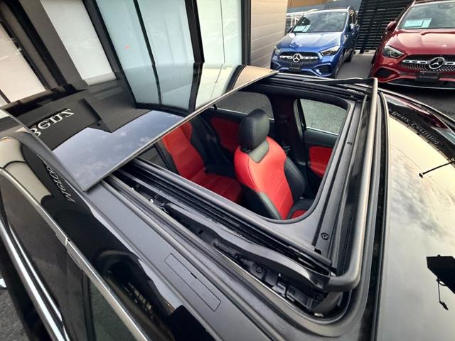 納車前には、メーカー規定に基づき、認定中古車ならではのしっかりとした整備をしてからご納車させて頂きます。熟練のメカニックがお客様に届く事を思い、１台１台入念に点検、整備致します。