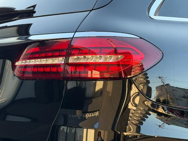 Eクラスステーションワゴン E300 ステーションワゴン スポーツ パフュームアトマイザー/メモリー付きパワーシート/電動リアゲート/後席シートヒーター/パノラミックスライディングルーフ/360度カメラシステム/burmesterサウンドサラウンドシステム(11枚目)