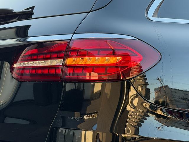 Eクラスステーションワゴン E300 ステーションワゴン スポーツ パフュームアトマイザー/メモリー付きパワーシート/電動リアゲート/後席シートヒーター/パノラミックスライディングルーフ/360度カメラシステム/burmesterサウンドサラウンドシステム(12枚目)