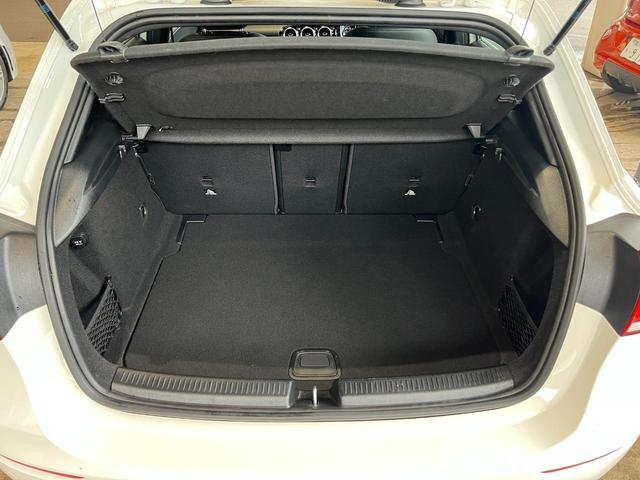 A180 当社お下取車/禁煙車/レーダーセーフティパッケージ/アクティブディスタンスアシスト・ディストロニック/アンビエントライト/MBUX/ワイヤレスチャージング/携帯電話ハンズフリー機能/キーレススタート/(10枚目)
