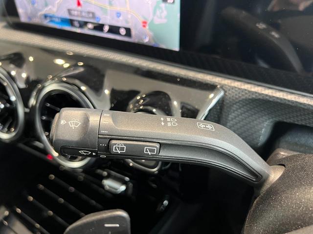 A180 当社お下取車/禁煙車/レーダーセーフティパッケージ/アクティブディスタンスアシスト・ディストロニック/アンビエントライト/MBUX/ワイヤレスチャージング/携帯電話ハンズフリー機能/キーレススタート/(17枚目)