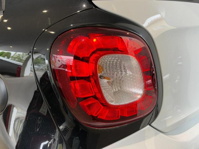 スマートフォーフォー ＢＲＡＢＵＳ　スポーツ　認定中古車　当社ユーザー様お下取り車　本革シート　ガラスルーフ　シートヒーター　パークトロニック　９インチナビ　バックカメラ　アイドリングストップ（33枚目）